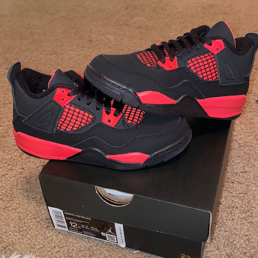 Jordan 4s